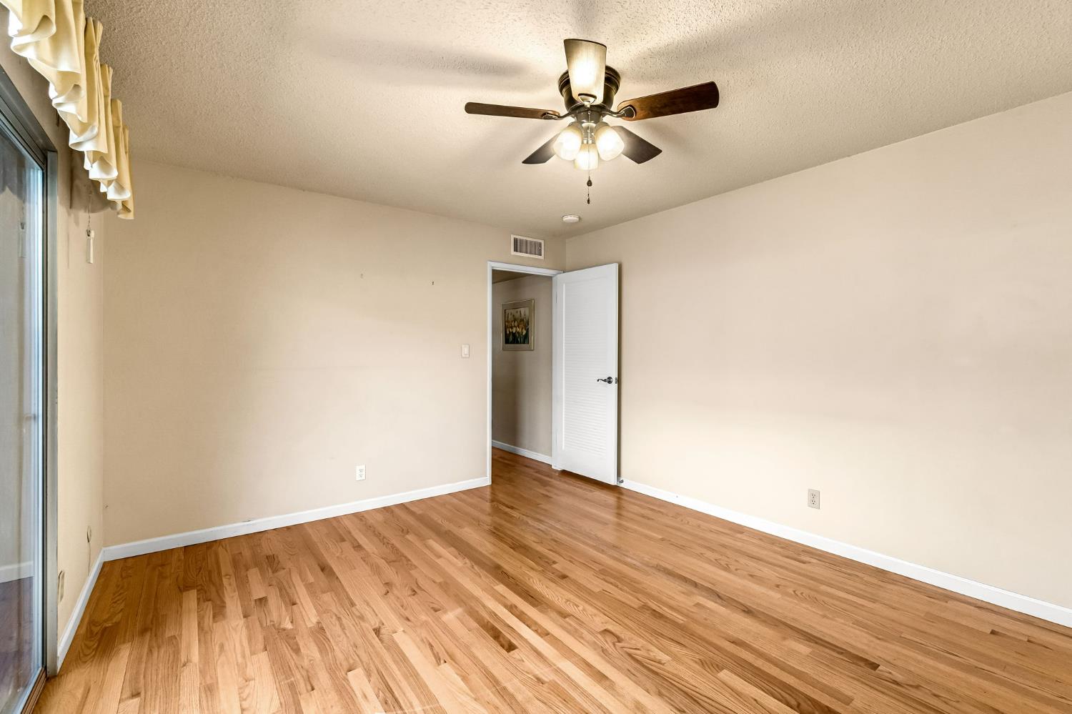 411 W Vartikian Ave, Fresno, CA 93704