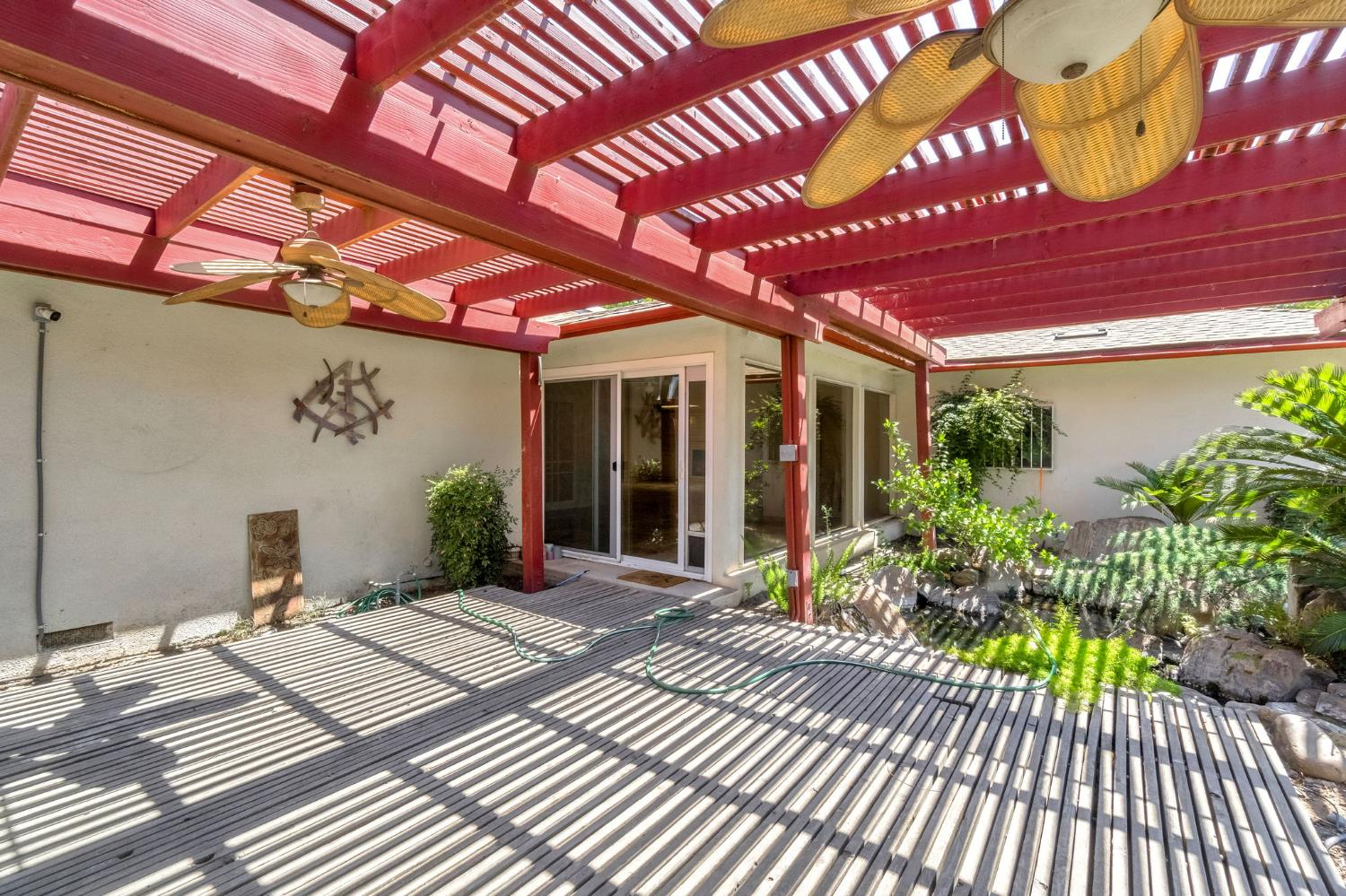 411 W Vartikian Ave, Fresno, CA 93704