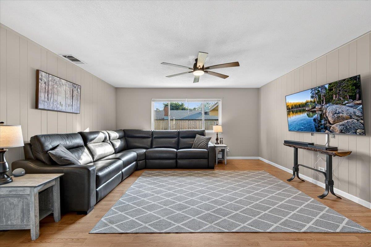 1506 Robinwood Ave, Clovis, CA 93611