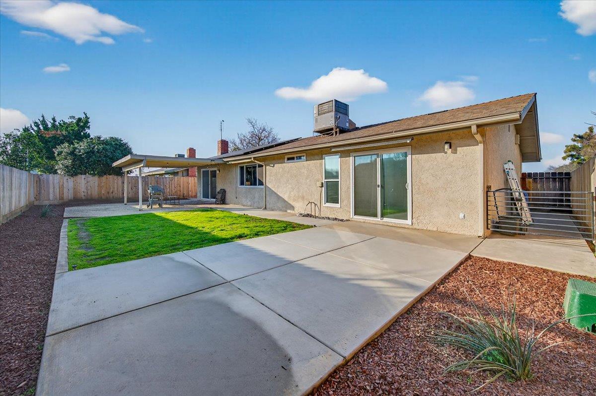1506 Robinwood Ave, Clovis, CA 93611