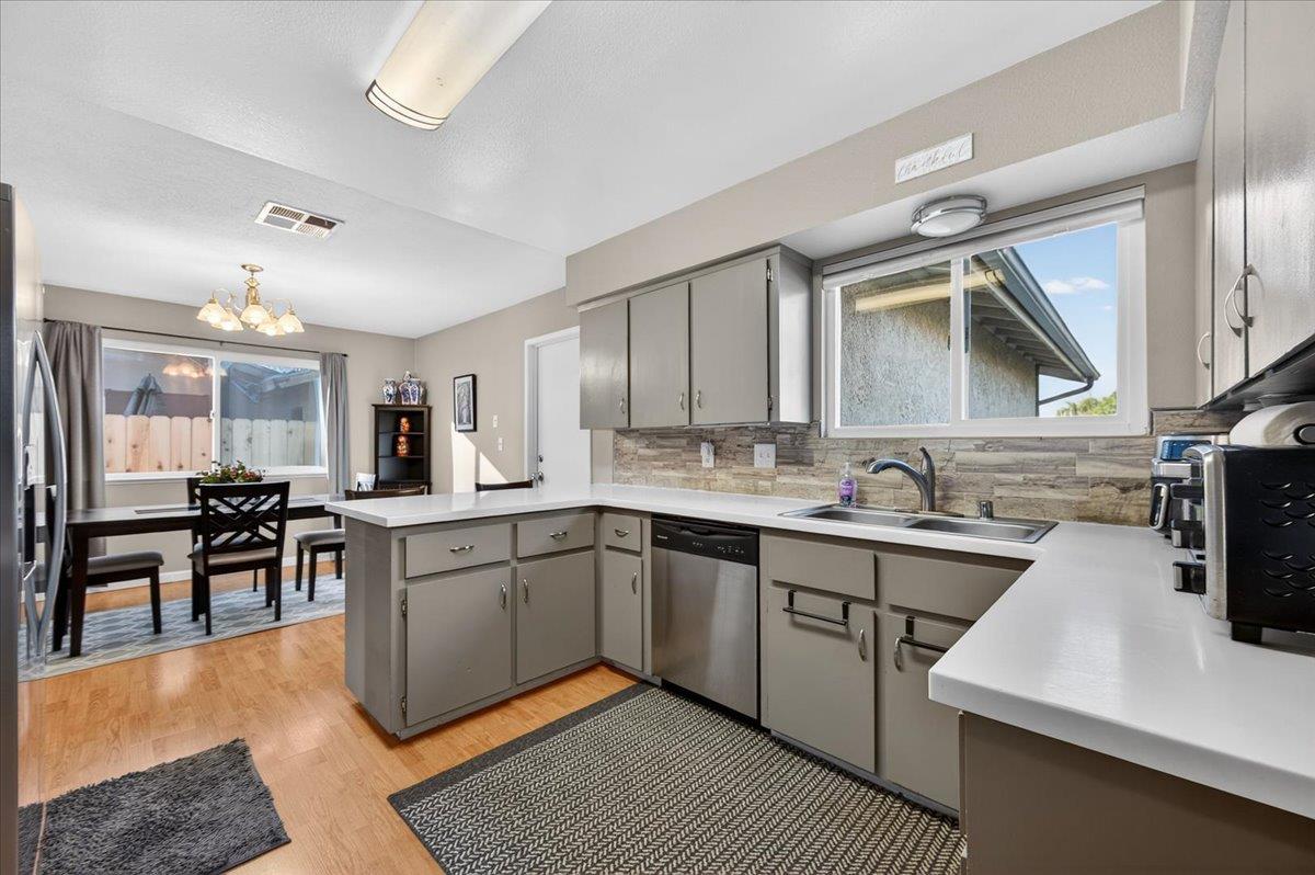 1506 Robinwood Ave, Clovis, CA 93611