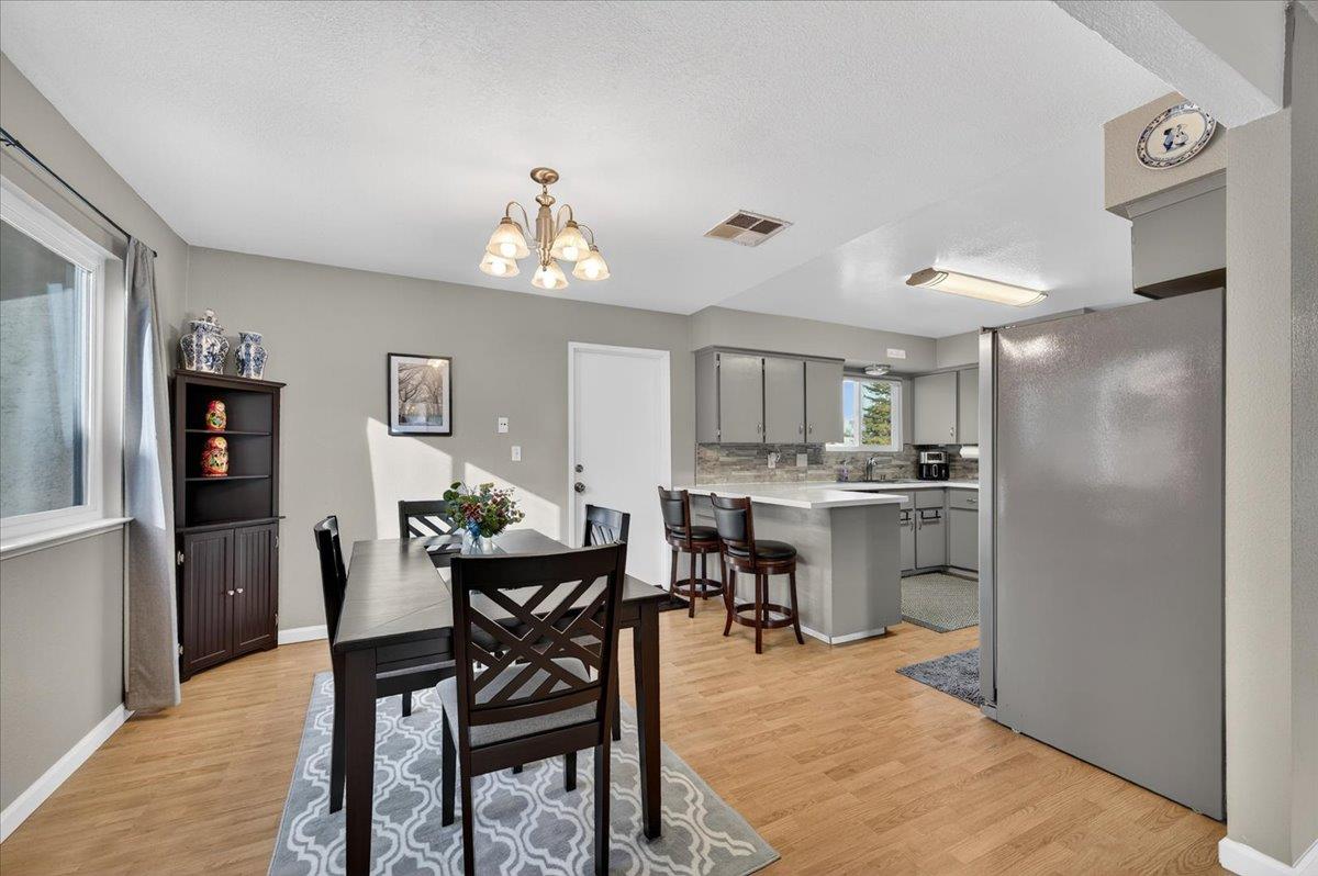 1506 Robinwood Ave, Clovis, CA 93611