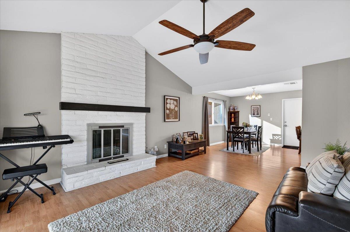 1506 Robinwood Ave, Clovis, CA 93611