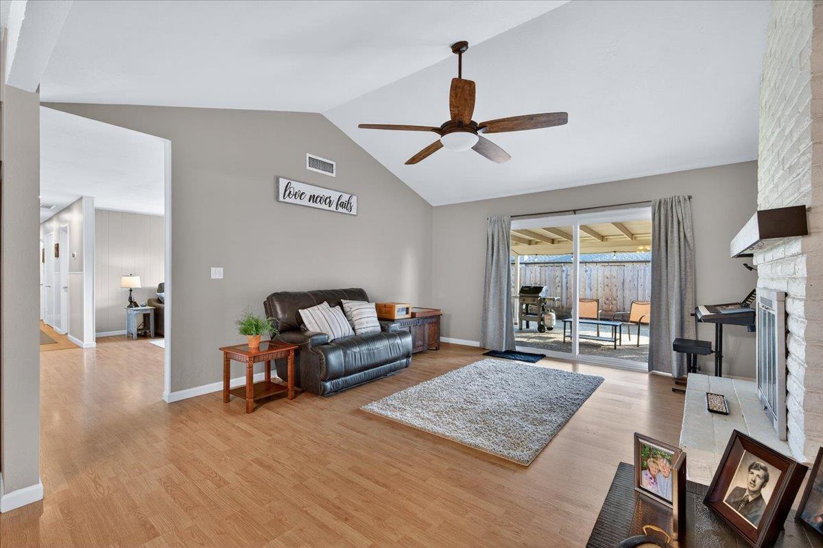 1506 Robinwood Ave, Clovis, CA 93611