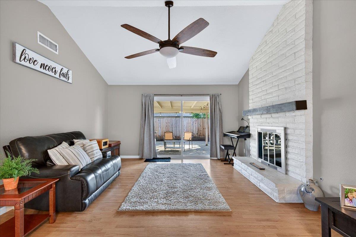 1506 Robinwood Ave, Clovis, CA 93611