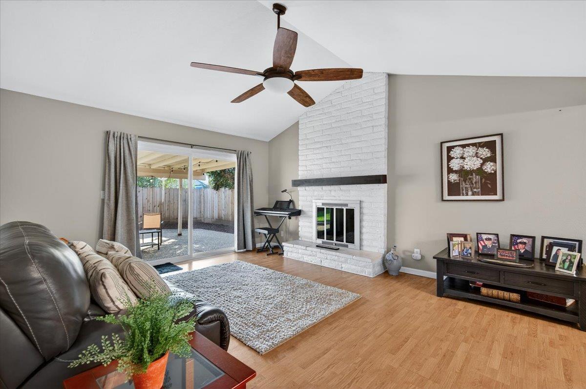 1506 Robinwood Ave, Clovis, CA 93611