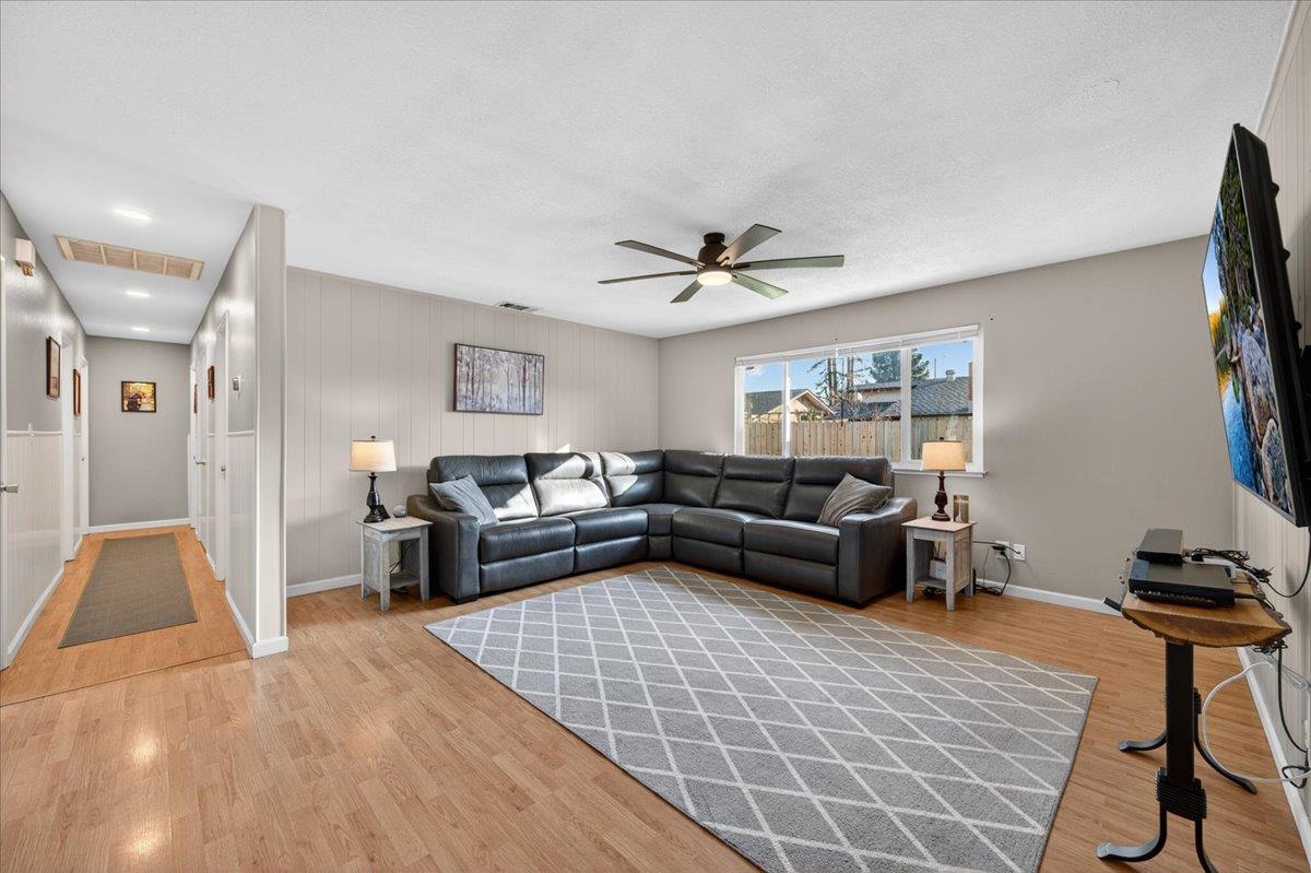 1506 Robinwood Ave, Clovis, CA 93611