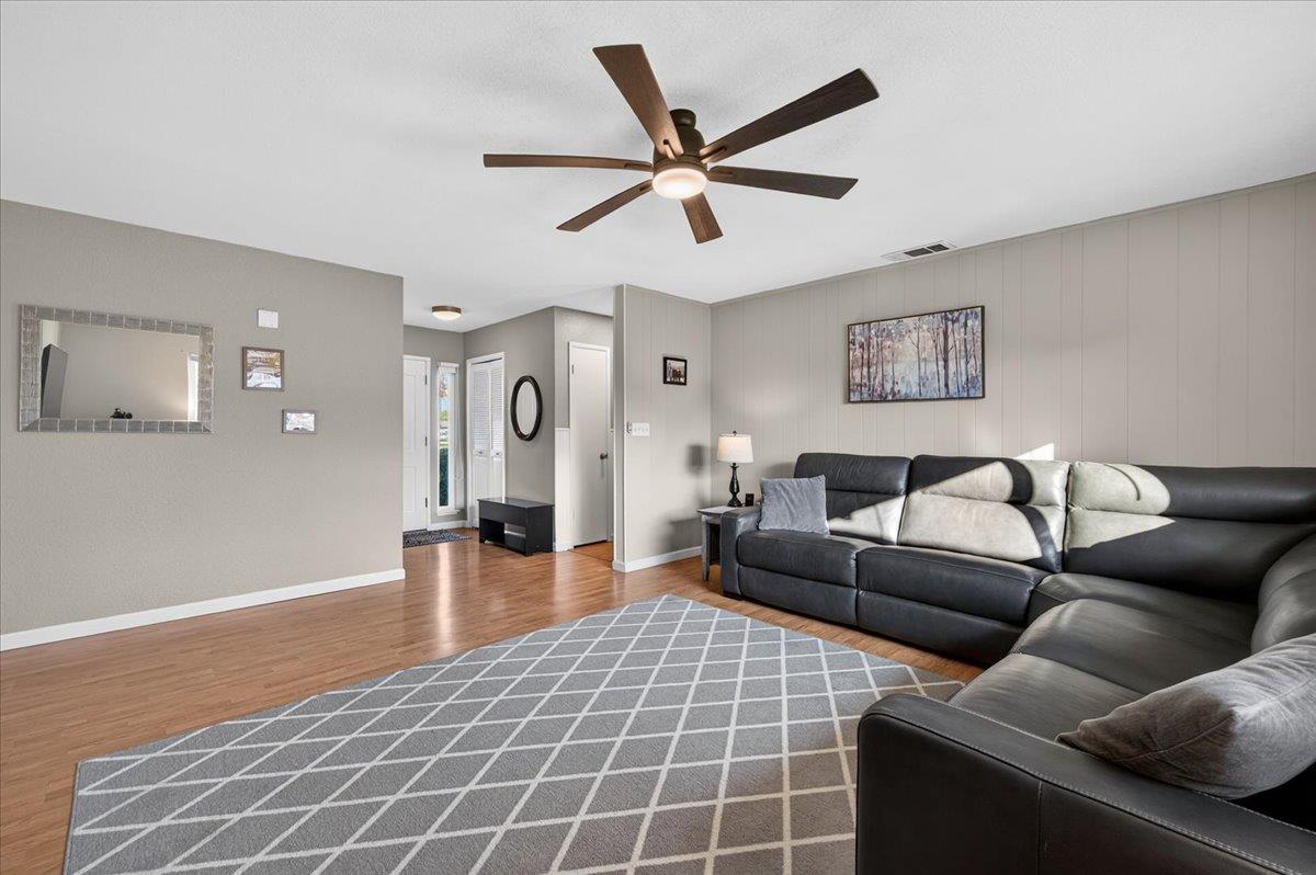 1506 Robinwood Ave, Clovis, CA 93611