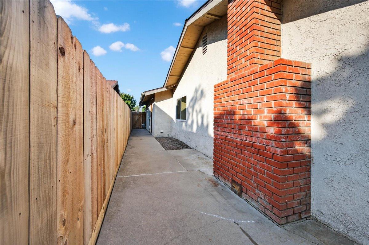 1506 Robinwood Ave, Clovis, CA 93611