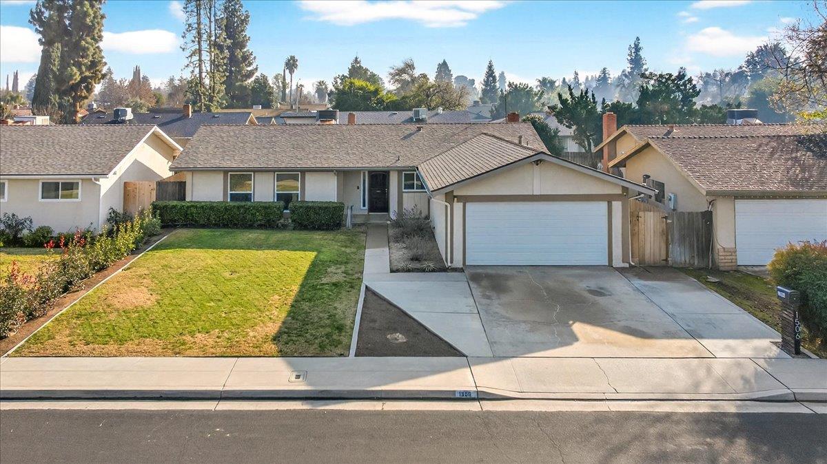 1506 Robinwood Ave, Clovis, CA 93611