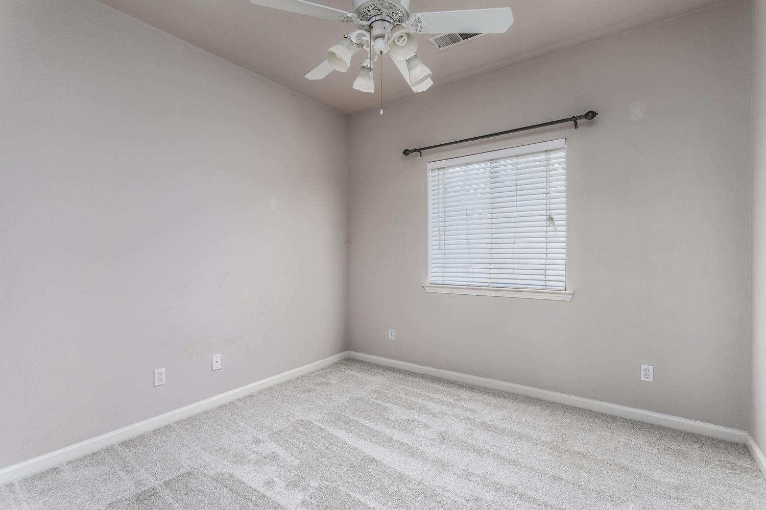 586 0 W Lindquist St, Kingsburg, CA 93631