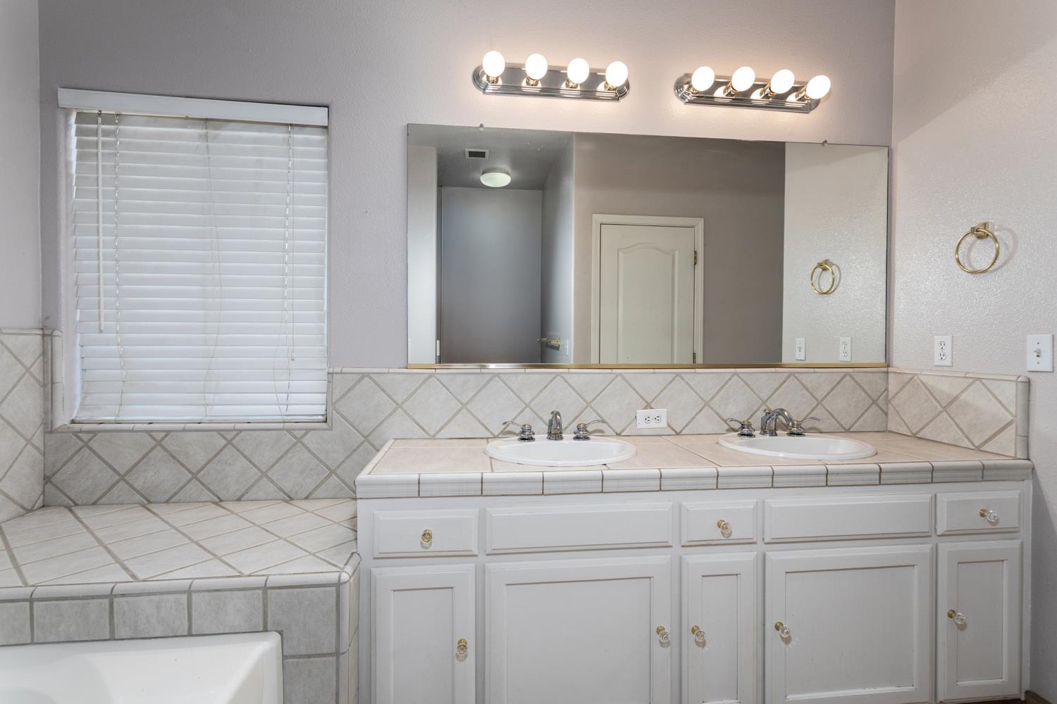 586 0 W Lindquist St, Kingsburg, CA 93631