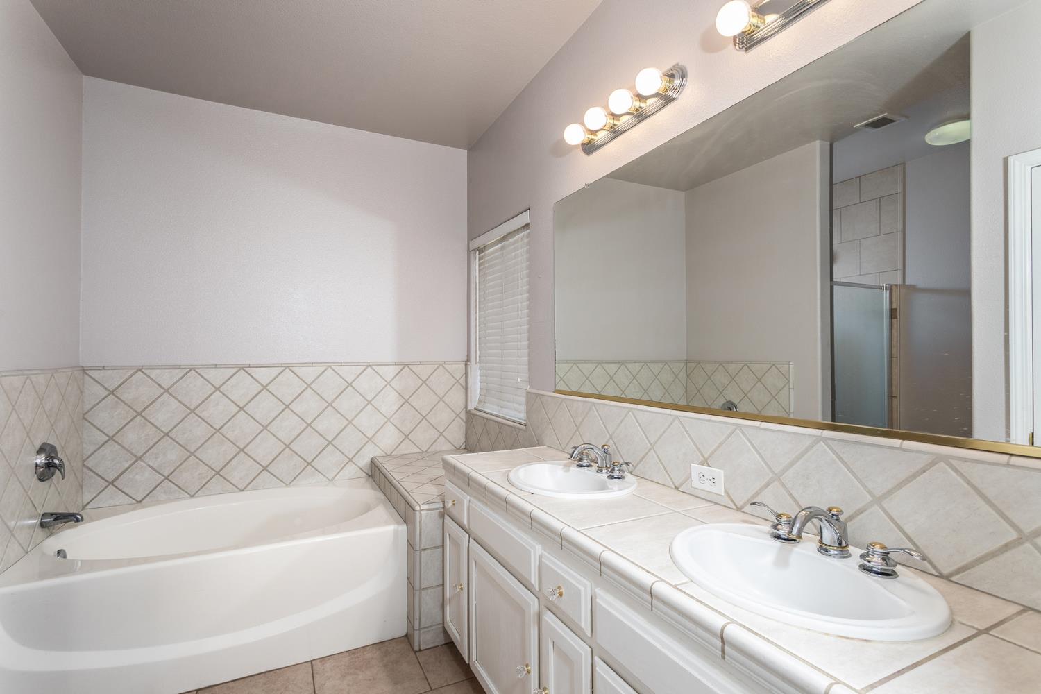 586 0 W Lindquist St, Kingsburg, CA 93631