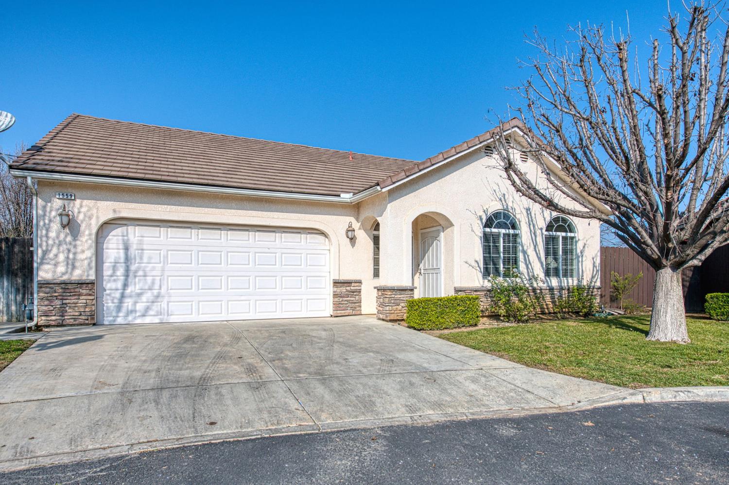 1559 Poe Ln, Clovis, CA 93611