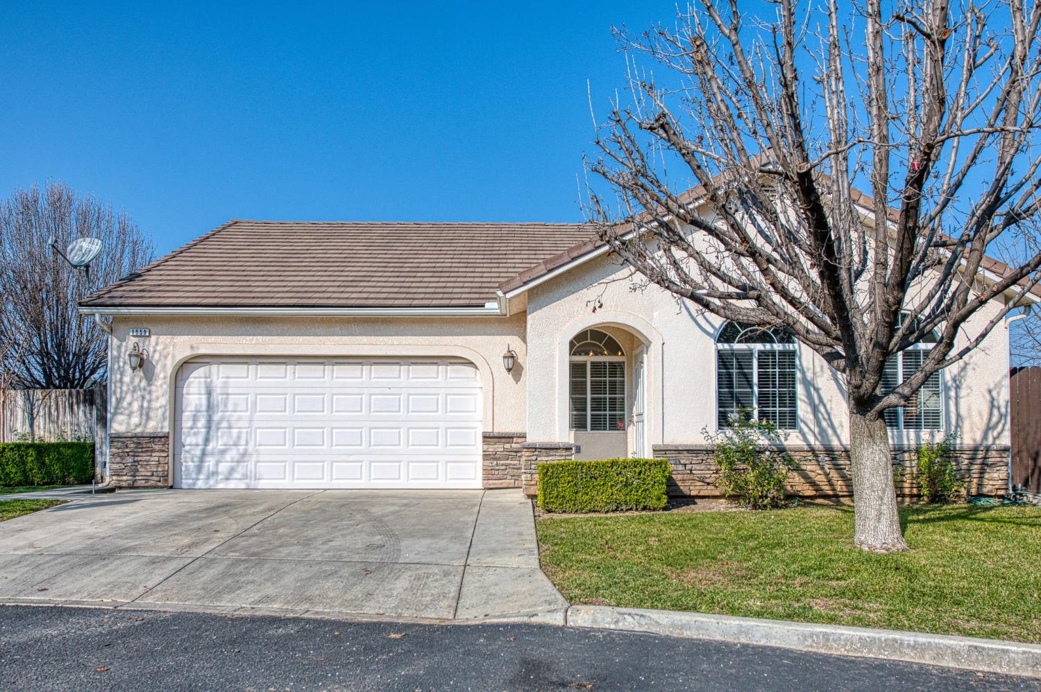 1559 Poe Ln, Clovis, CA 93611