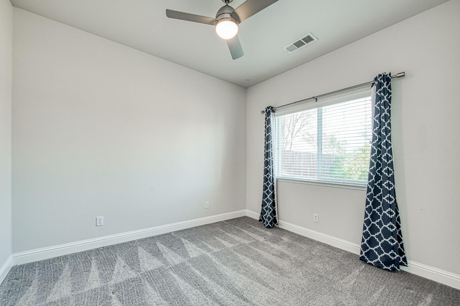 1559 Poe Ln, Clovis, CA 93611