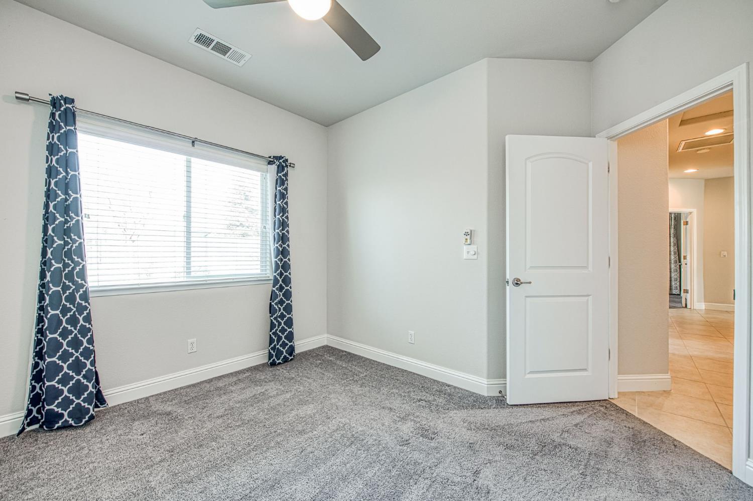 1559 Poe Ln, Clovis, CA 93611