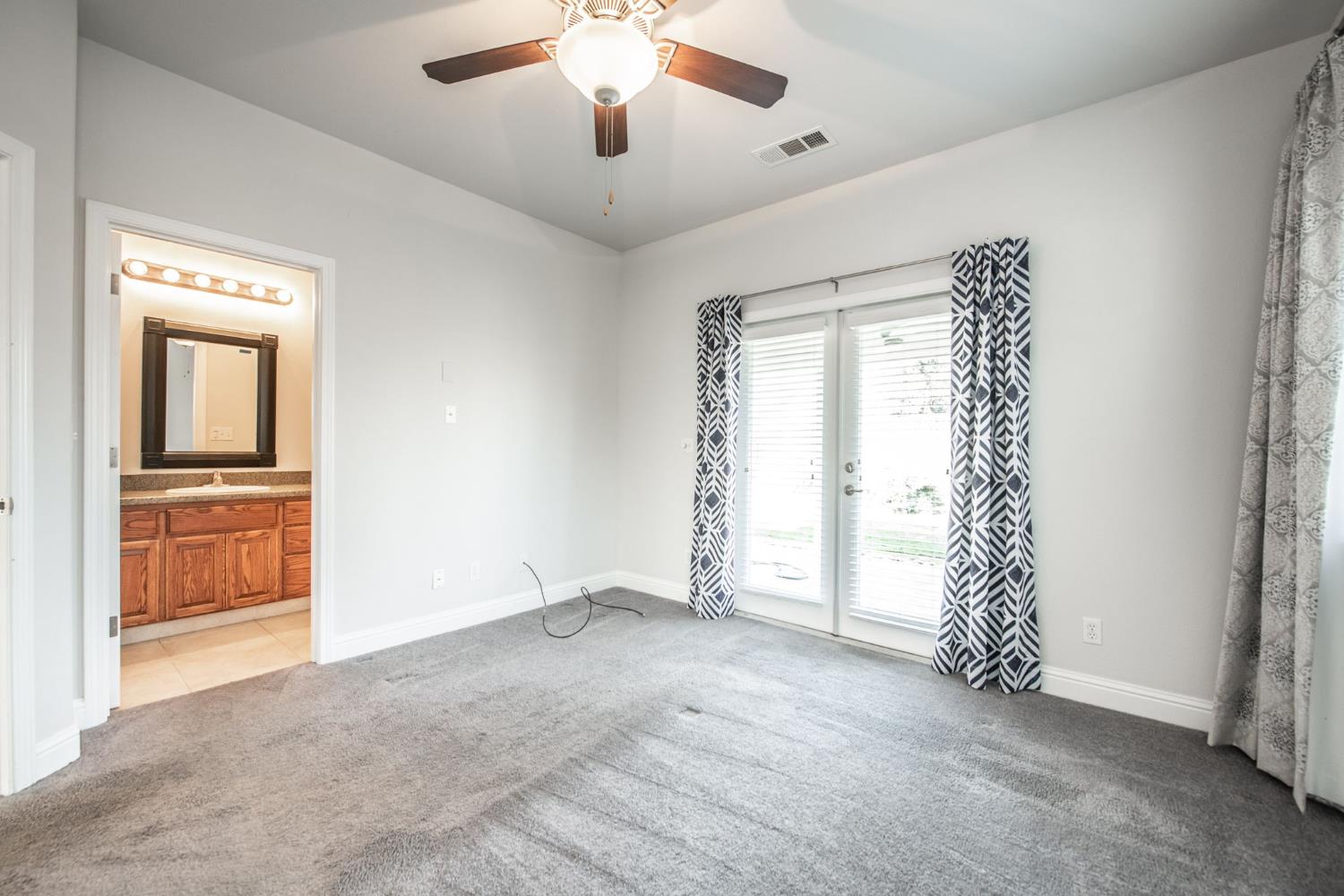 1559 Poe Ln, Clovis, CA 93611