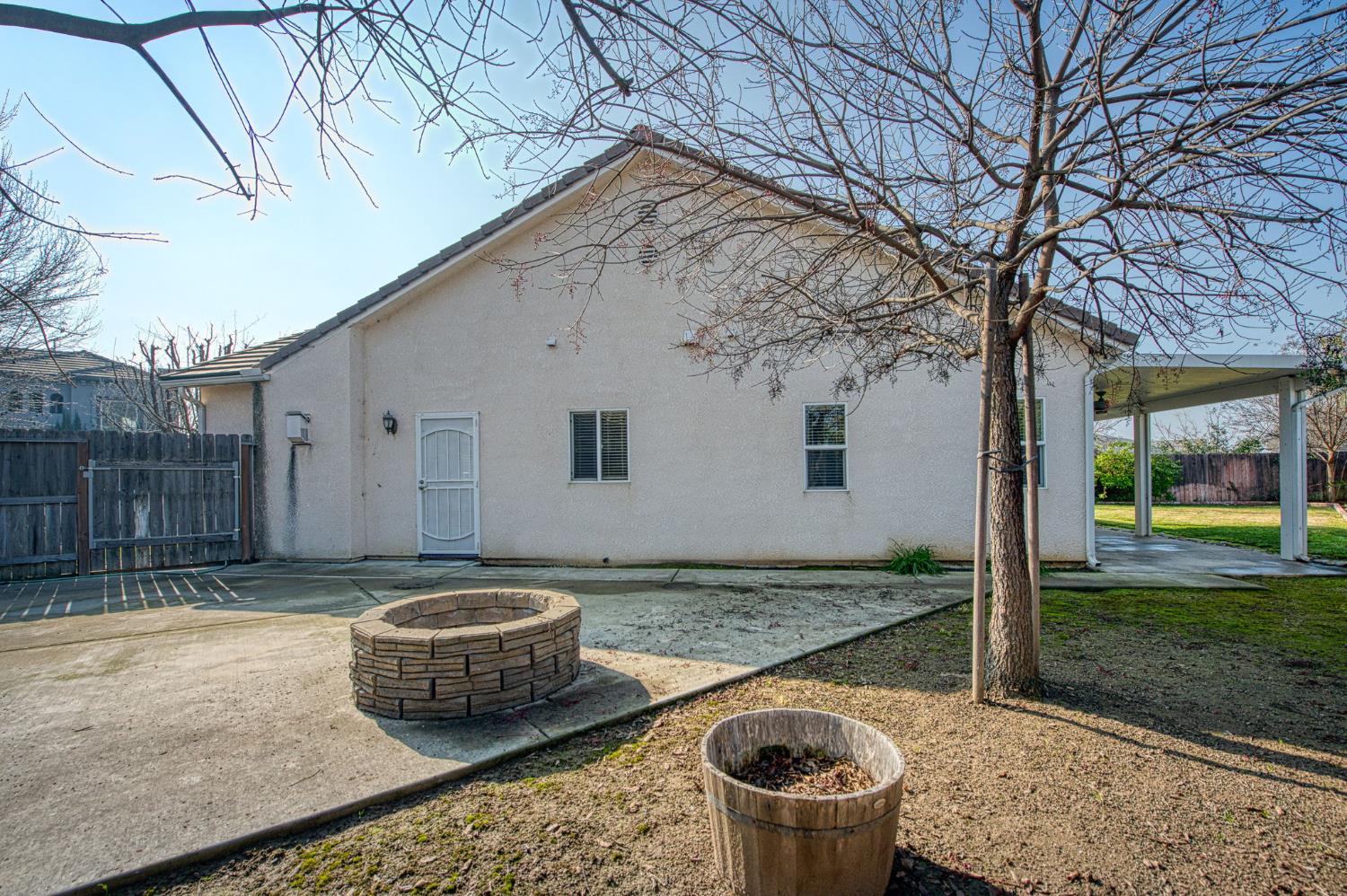 1559 Poe Ln, Clovis, CA 93611