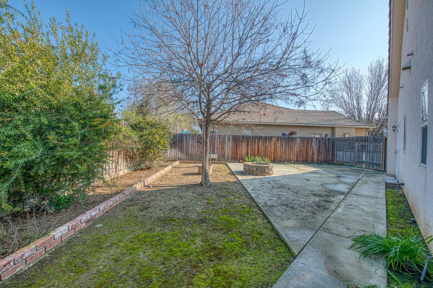 1559 Poe Ln, Clovis, CA 93611