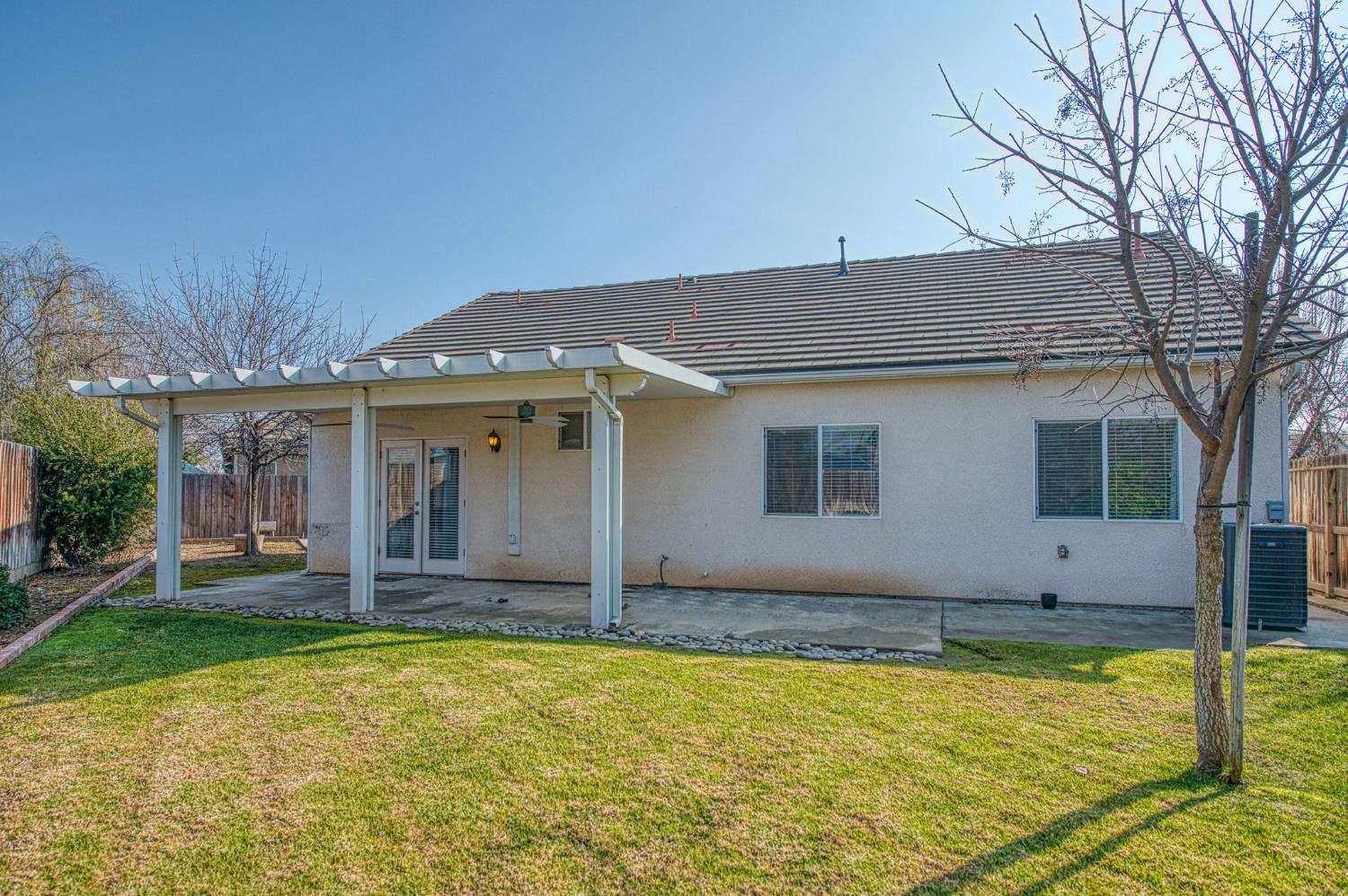 1559 Poe Ln, Clovis, CA 93611