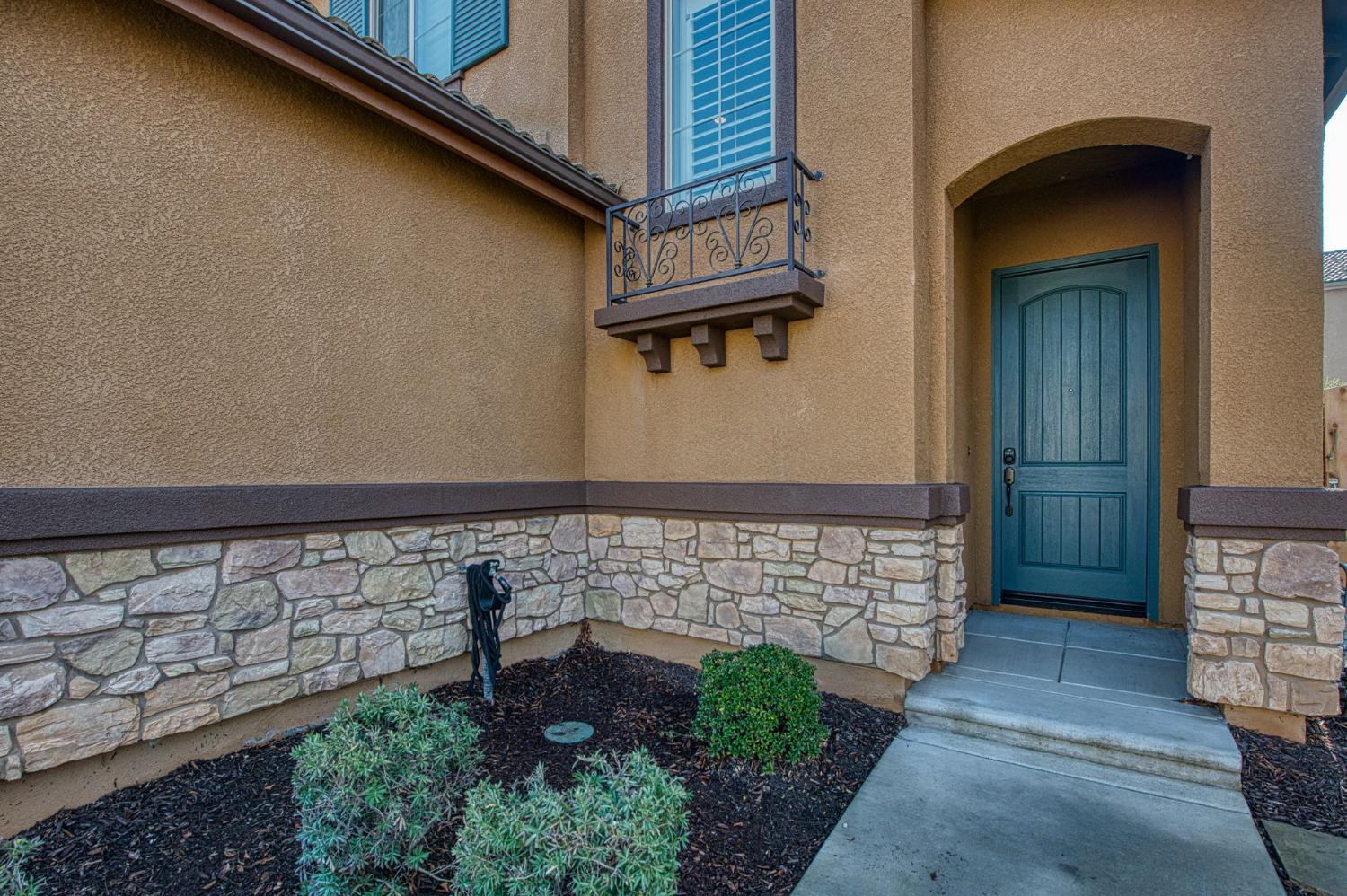 2087 E Makenna Dr, Fresno, CA 93730