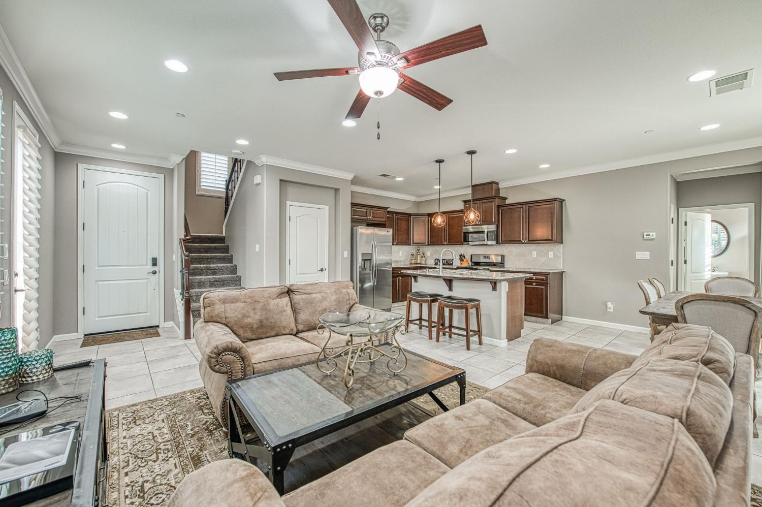 2087 E Makenna Dr, Fresno, CA 93730