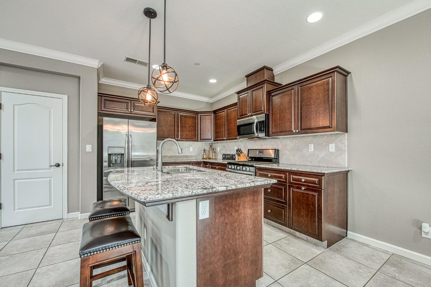 2087 E Makenna Dr, Fresno, CA 93730