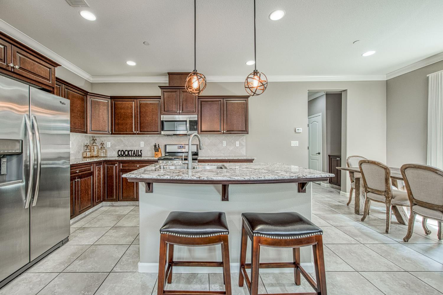 2087 E Makenna Dr, Fresno, CA 93730