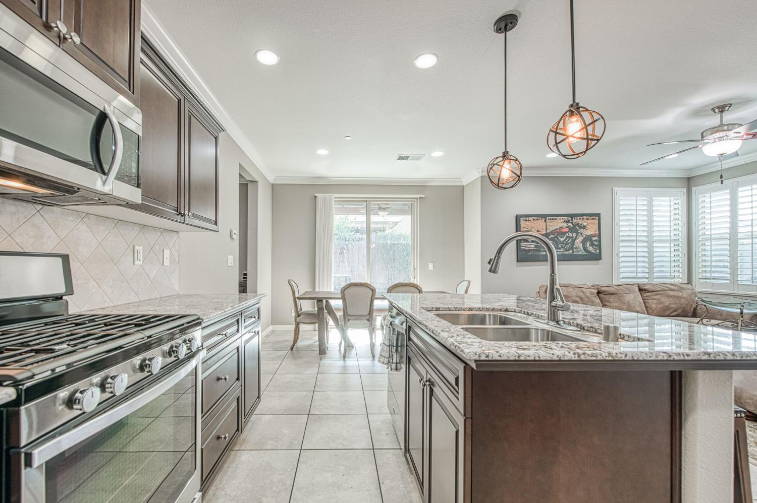 2087 E Makenna Dr, Fresno, CA 93730