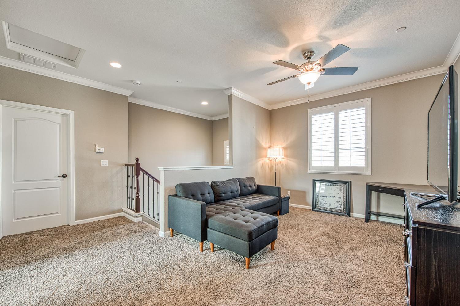 2087 E Makenna Dr, Fresno, CA 93730