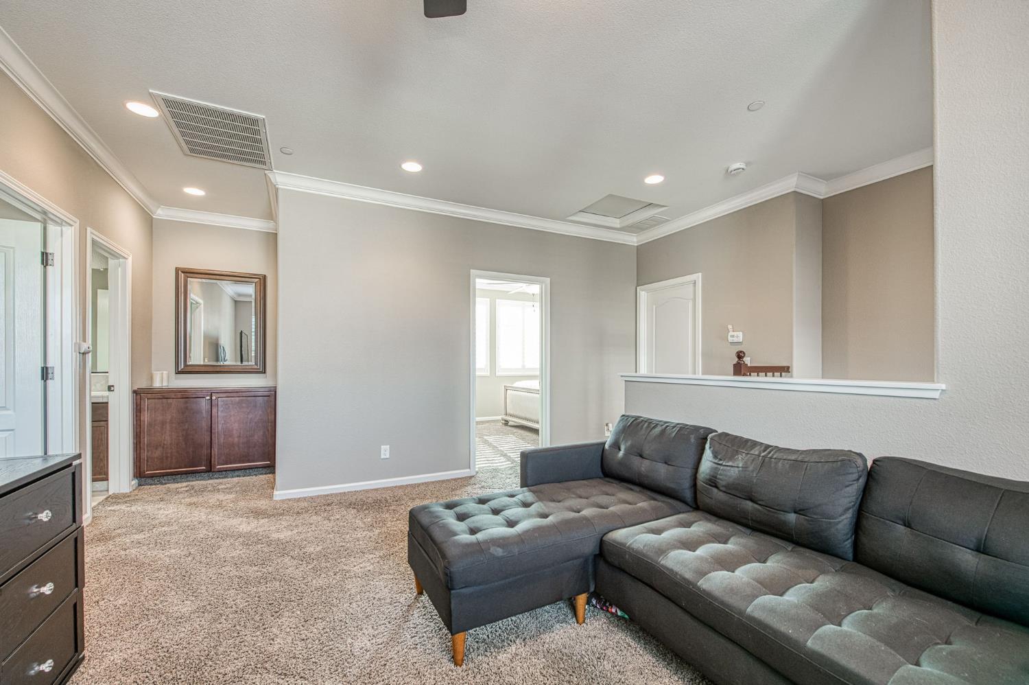 2087 E Makenna Dr, Fresno, CA 93730