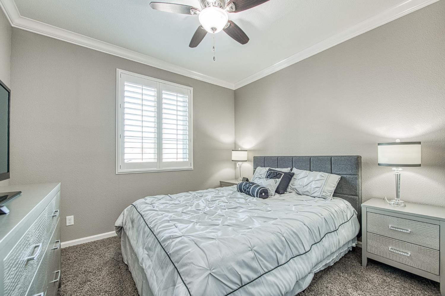 2087 E Makenna Dr, Fresno, CA 93730