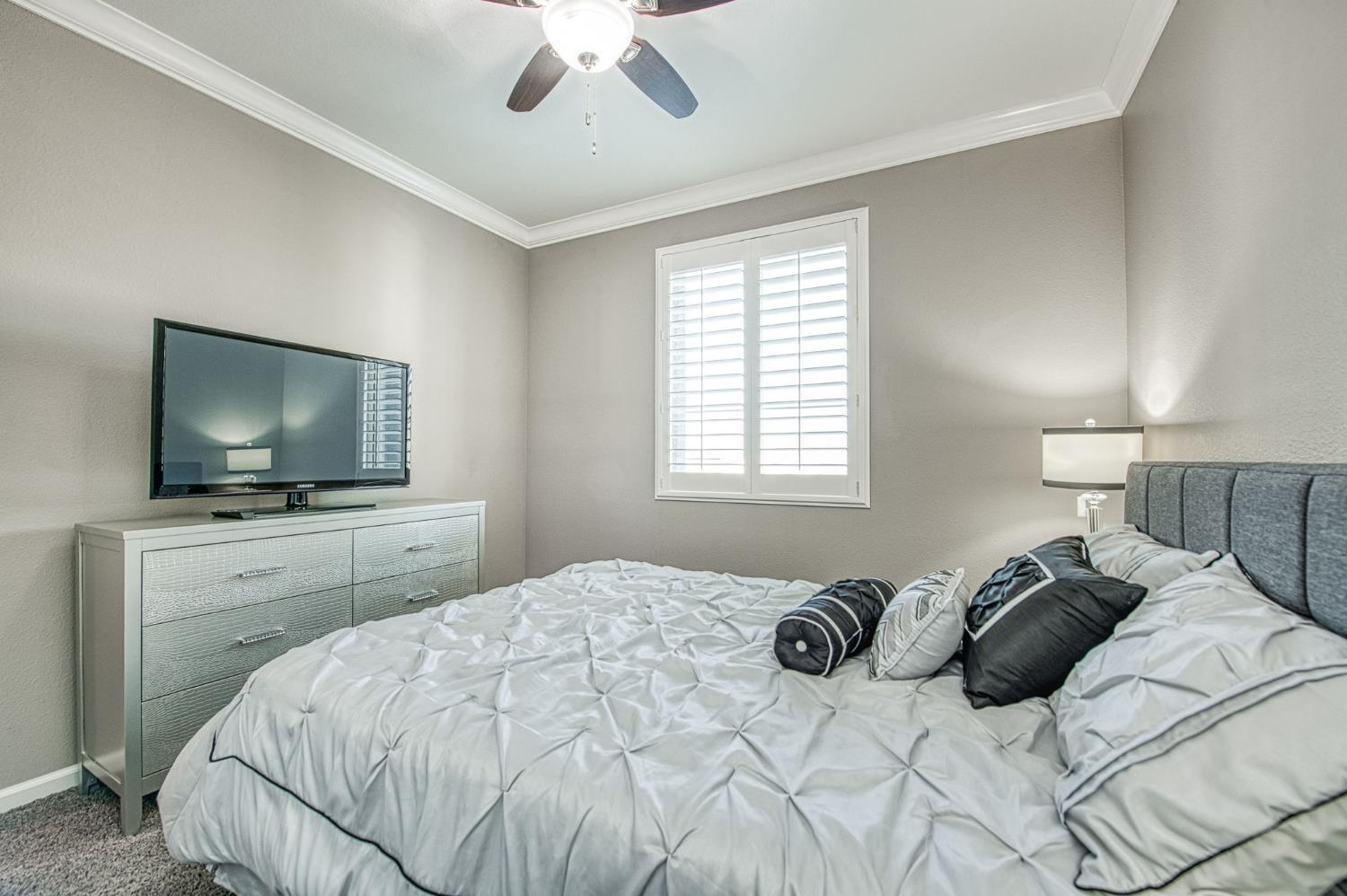 2087 E Makenna Dr, Fresno, CA 93730