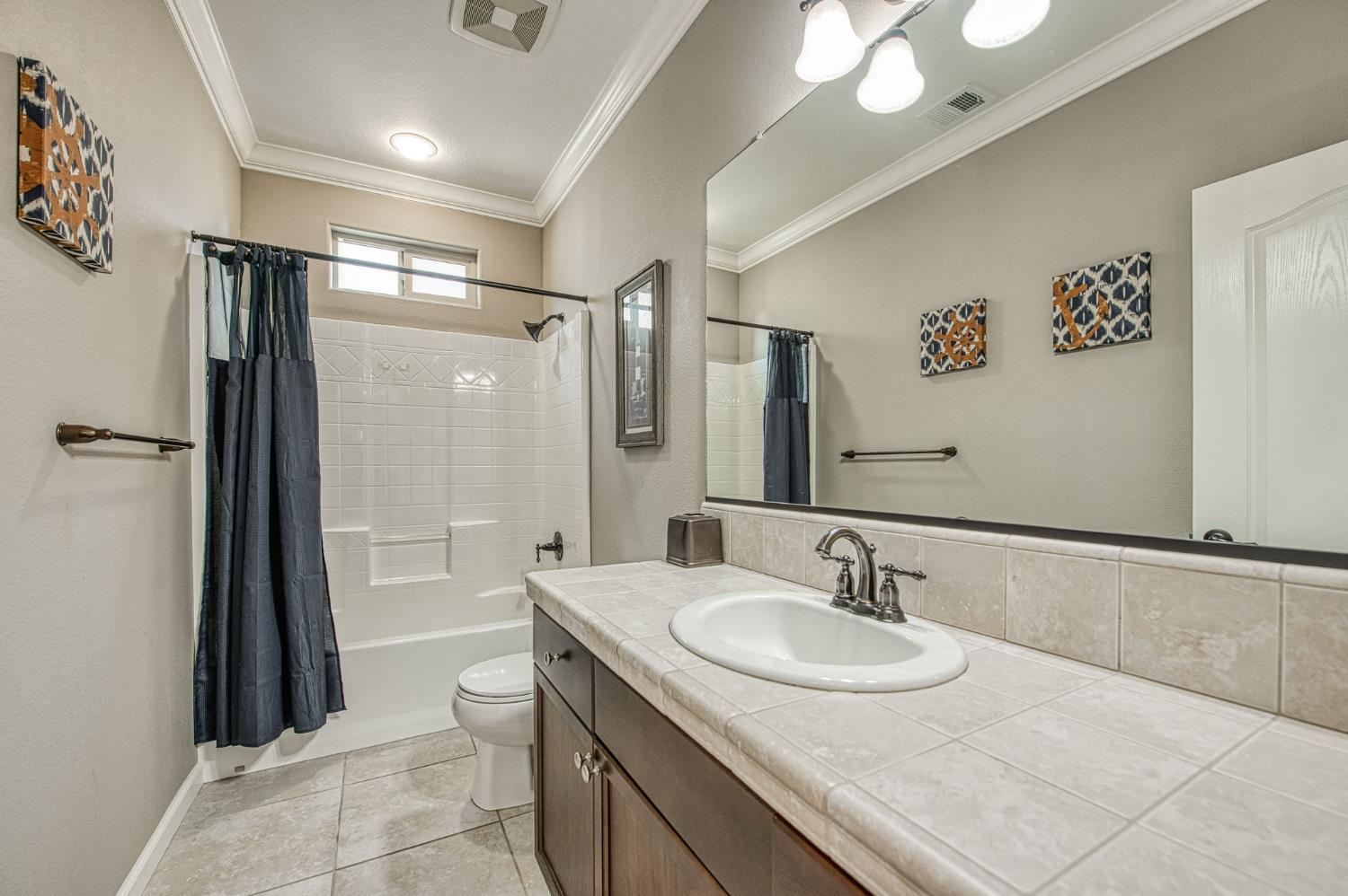 2087 E Makenna Dr, Fresno, CA 93730