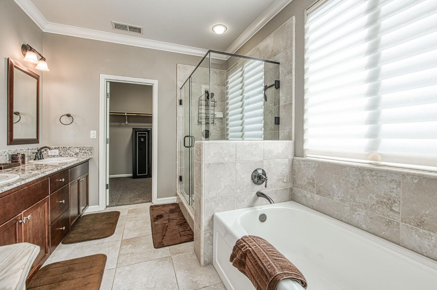 2087 E Makenna Dr, Fresno, CA 93730