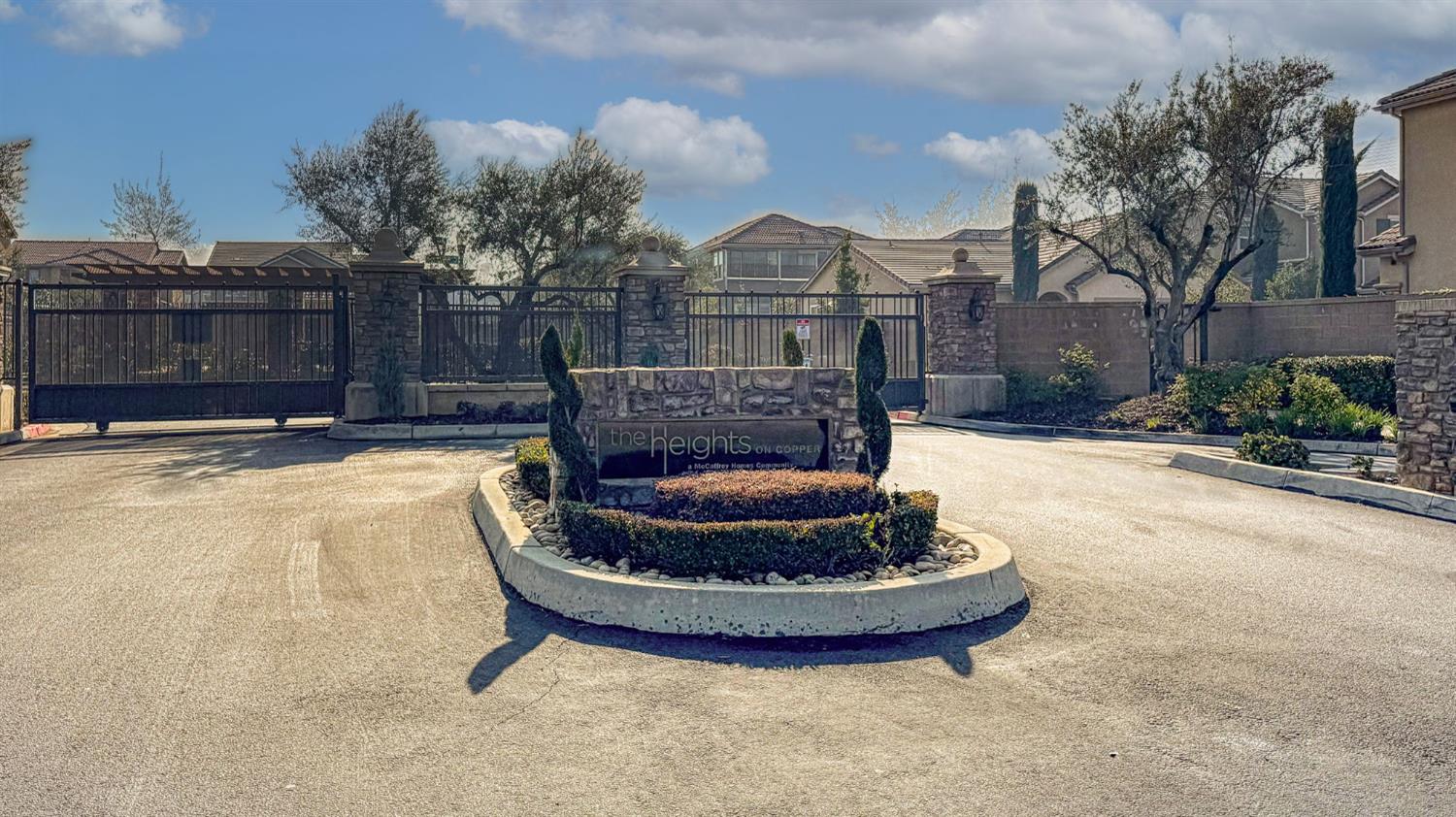 2087 E Makenna Dr, Fresno, CA 93730