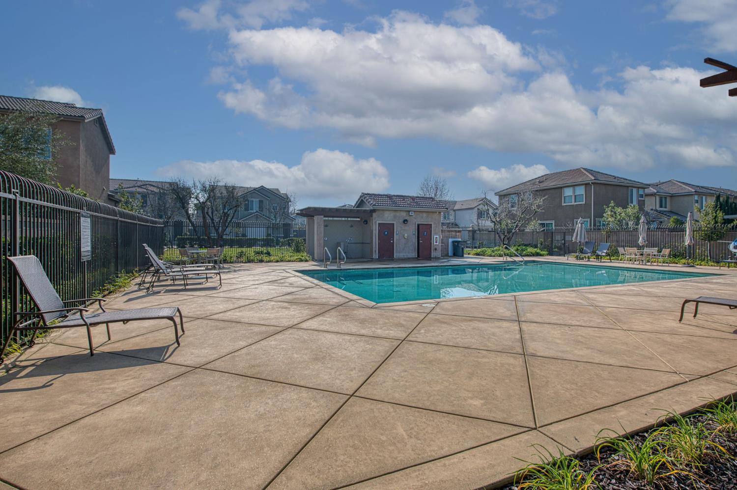 2087 E Makenna Dr, Fresno, CA 93730