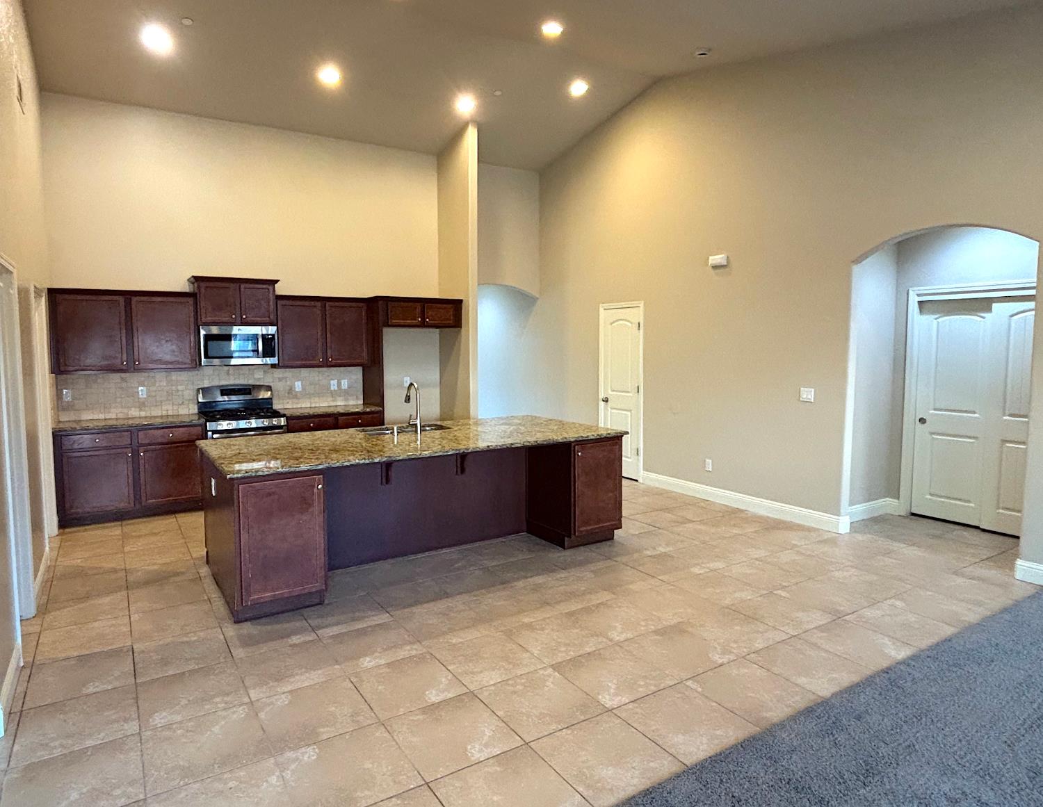 6235 E Pontiac Way, Fresno, CA 93727