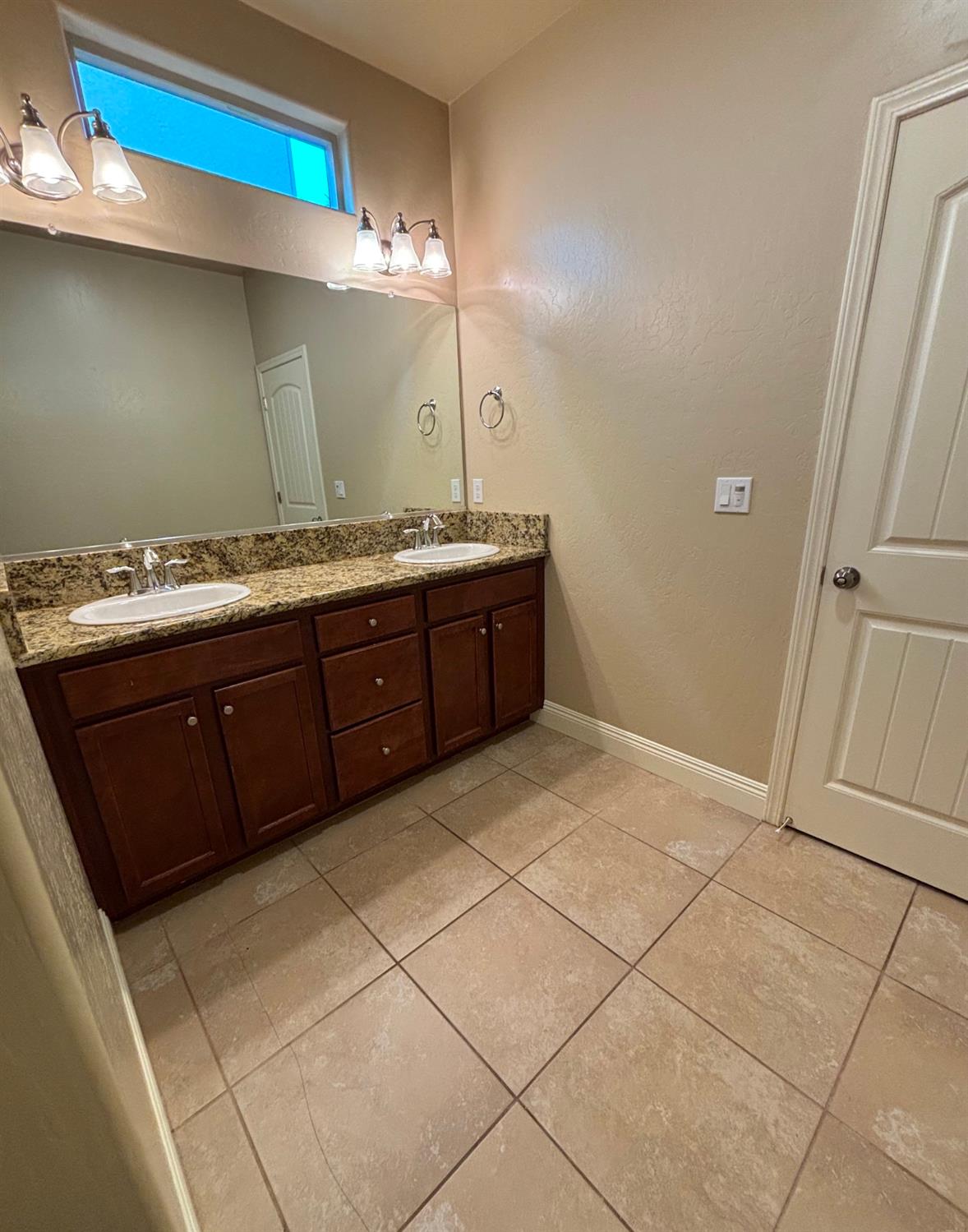 6235 E Pontiac Way, Fresno, CA 93727