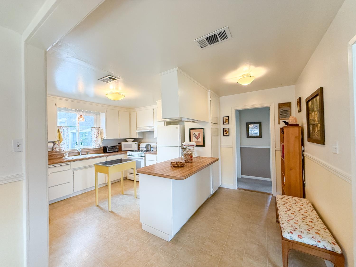 674 Wallis Ave, Gustine, CA 95340