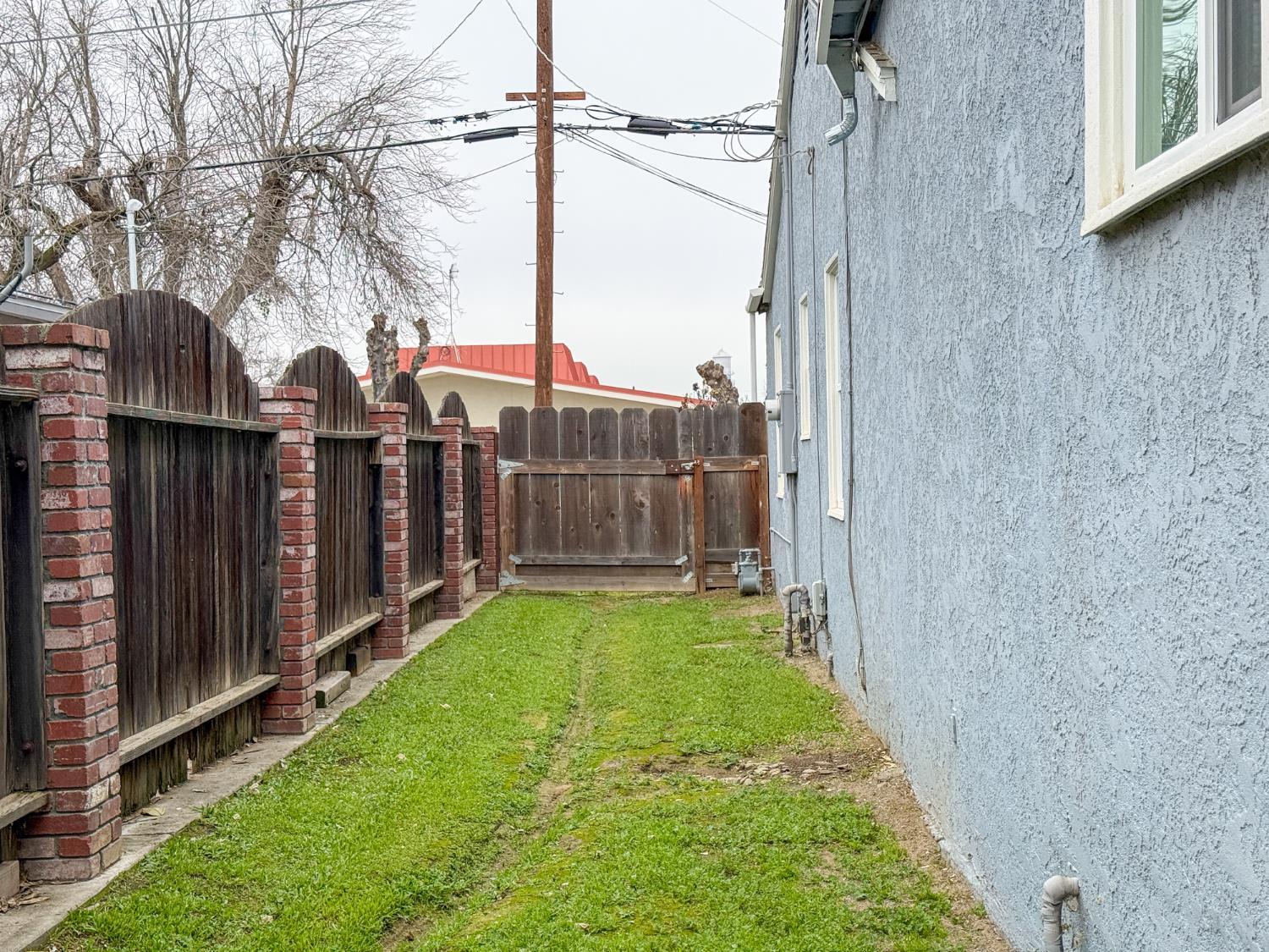 674 Wallis Ave, Gustine, CA 95340