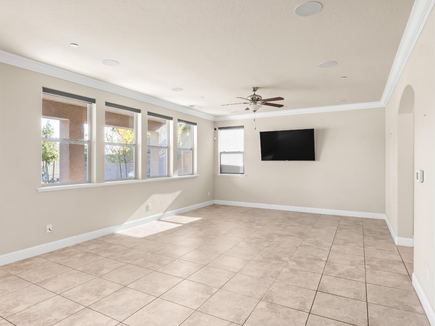 11584 N Via Venitzia Ave, Fresno, CA 93730