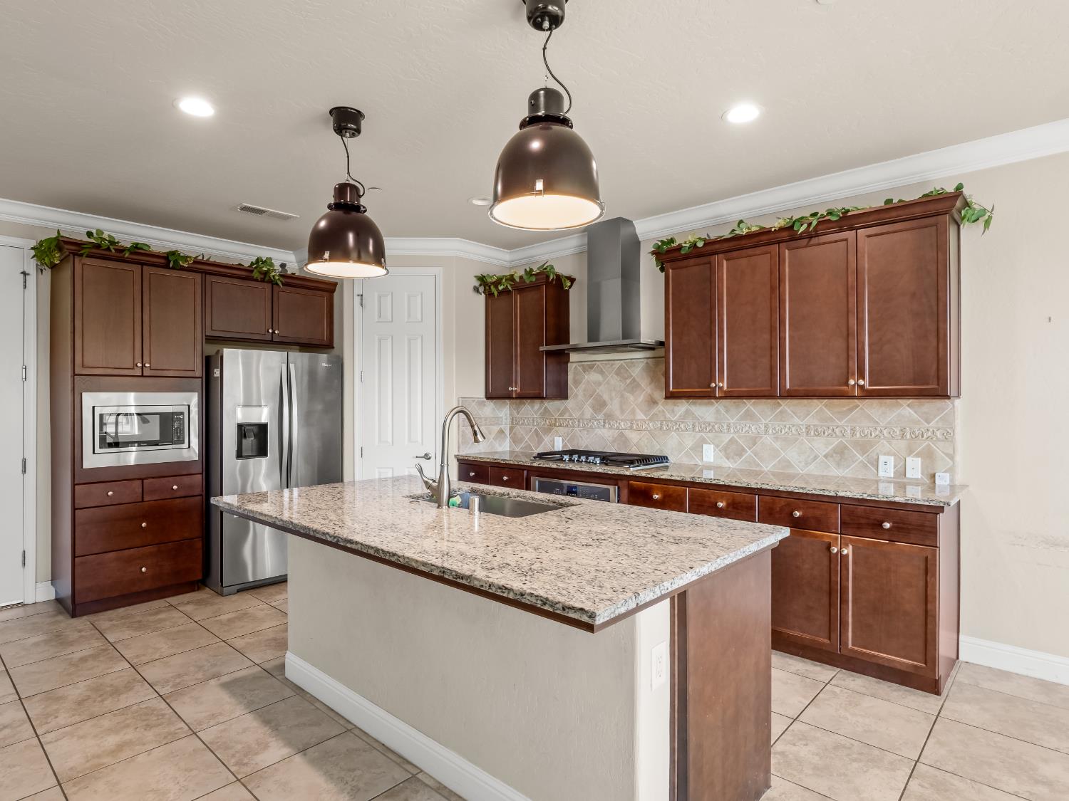 11584 N Via Venitzia Ave, Fresno, CA 93730