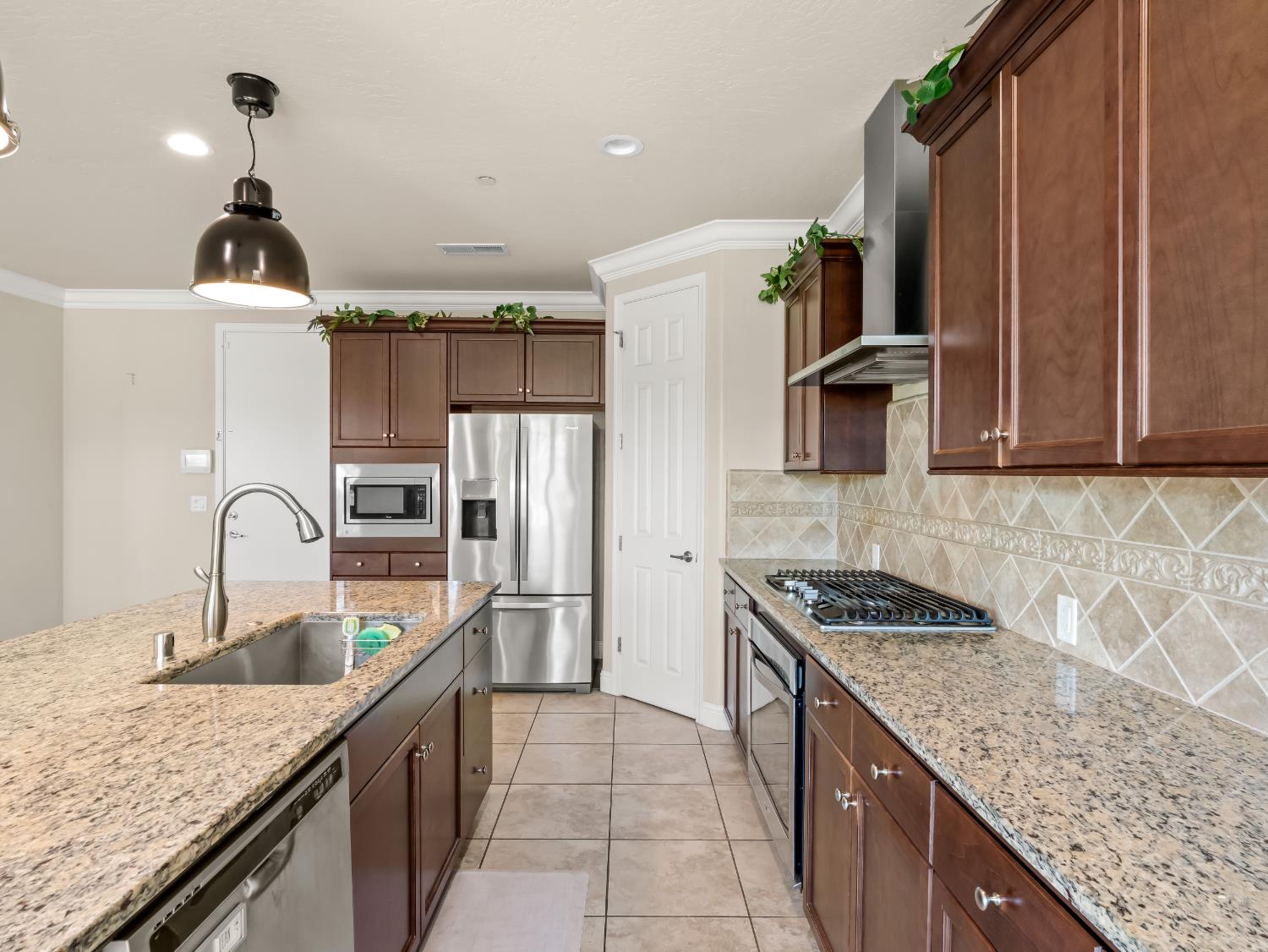 11584 N Via Venitzia Ave, Fresno, CA 93730