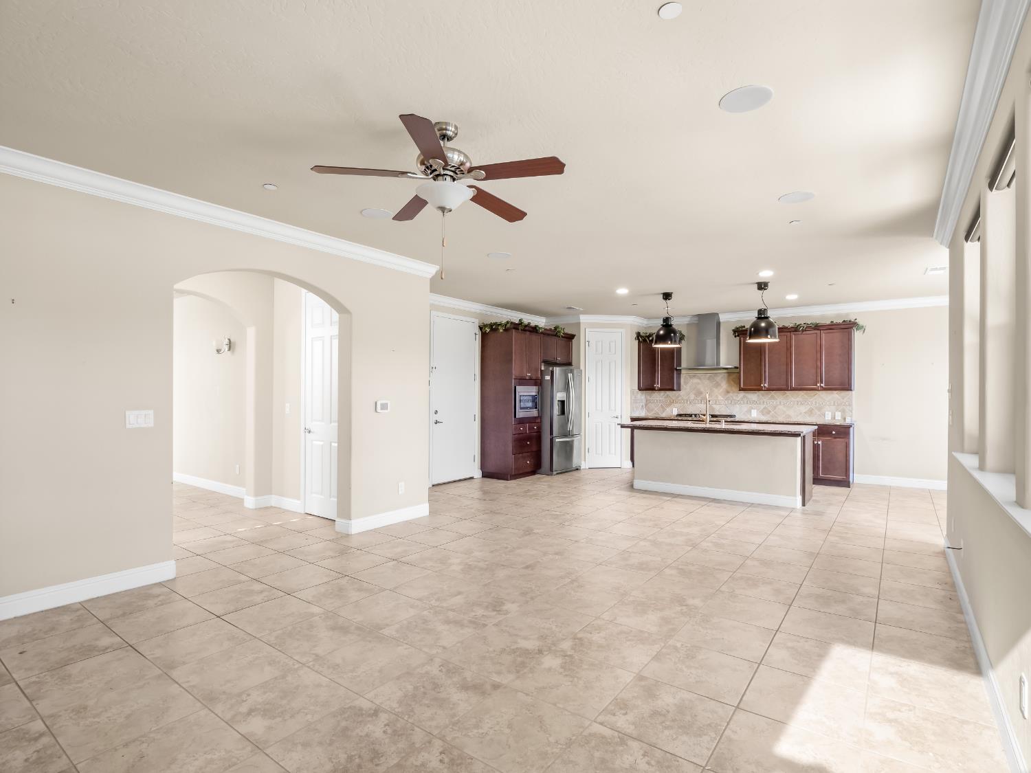 11584 N Via Venitzia Ave, Fresno, CA 93730