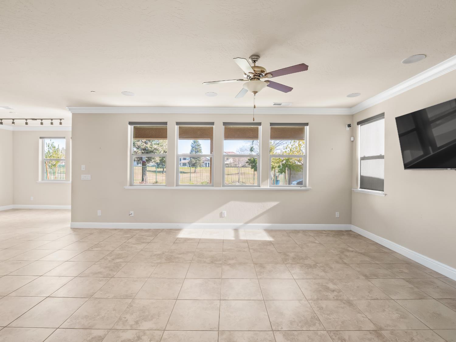 11584 N Via Venitzia Ave, Fresno, CA 93730