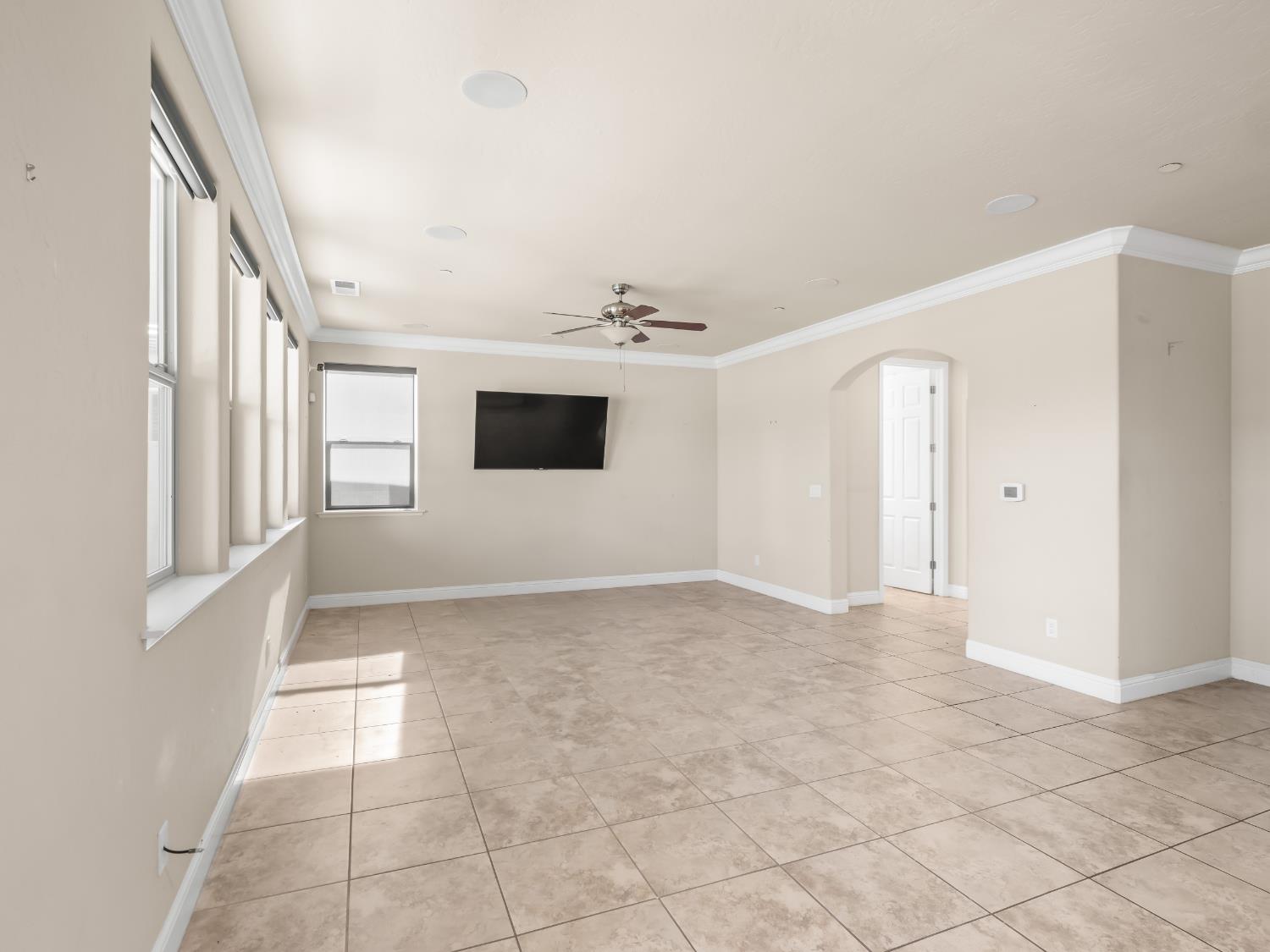 11584 N Via Venitzia Ave, Fresno, CA 93730