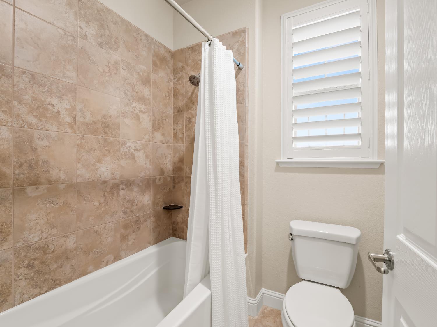 11584 N Via Venitzia Ave, Fresno, CA 93730