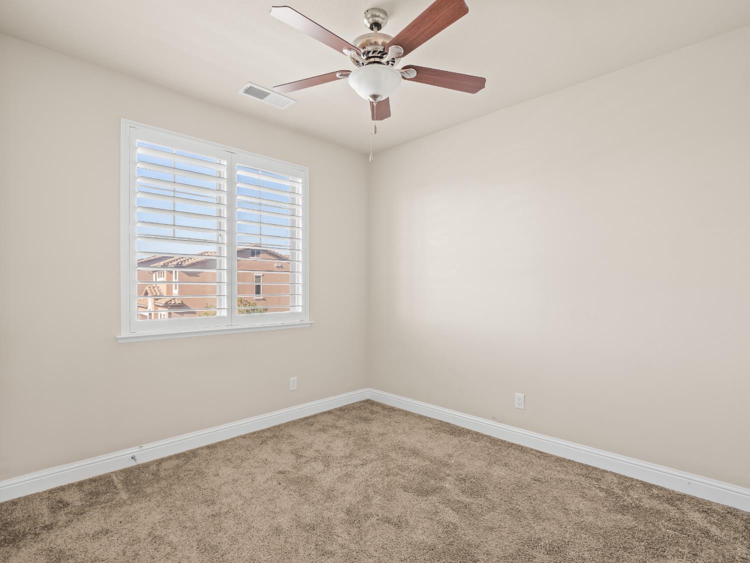 11584 N Via Venitzia Ave, Fresno, CA 93730